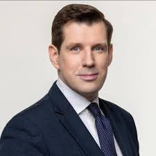 Banksy umieścił ten mural na królewskim sądzie w Londynie. Mógłby również  namalować go w Polsce