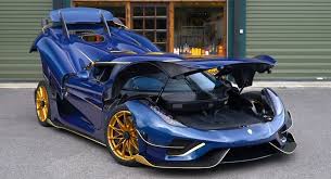 How fast can koenigsegg agera rs go? Cars Don T Get Crazier Than A Blue Carbon Koenigsegg Regera With Gold Trimmings Carscoops