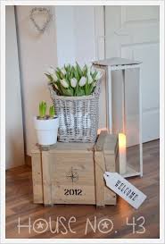 Wau Mit Diesen Ideen Machen Sie Aus Alten Kisten Stilvolle Dekoration Diy Crate Decor Spring Decor Decor