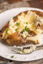 Lay half of the potatoes on the bottom of a greased 9x13 inch (23x33 cm) baking dish. Oven Baked Potatoes Steakhouse Copycat Tastes Of Lizzy T