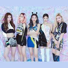 Yuna, ryujin, chaeryeong, lia, and yeji. K Pop Group Profiles Itzy Wattpad