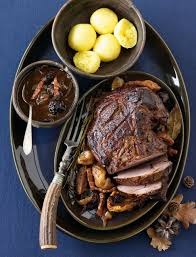 Rezept Fur Wildschweinkeule Mit Backobst Bei Essen Und Trinken Ein Rezept Fur 6 Personen Und Weitere Rezept Essen Und Trinken Rezepte Wildschweinkeule Rezept