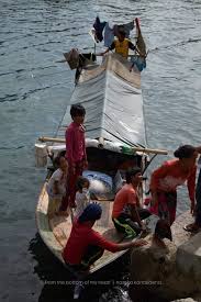 The bajau laut are stateless people, tolerated by sabah and some of the philippine islands but with no access to education or healthcare. Bagi Gula Gula Mereka Akan Bersyahadah Kembali Ustaz Kongsi Kisah Masyarakat Bajau Laut Sabah Kashoorga