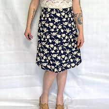 Stylight.com has been visited by 100k+ users in the past month Vintage 90s Allover Daisy Floral Grunge Navy Blue Boh Gem