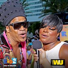23 november 1962) is a brazilian singer, percussionist, and record producer from salvador, bahia. Carlinhos Brown And Ester Dean Westernunion Rio2 Www Riomovies Com Mens Sunglasses Rio 2 Ester Dean