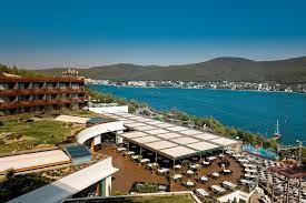 Bir yarımada içerisinde bulunan bodrum, kuzey, batı ve güneyden ege denizi ile çevrelenmiştir. Titanic Deluxe Bodrum Otel