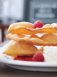 Millefeuille De Bugnes Lyonnaises Aux Framboises De Thurins Recette Bugnes Recettes De Collations Alimentation