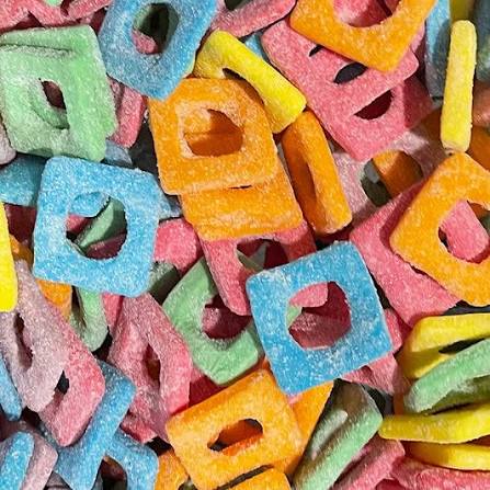 Zure wiet gummies van Sour Squares in verschillende fruitsmaken met suikercoating