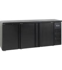 Ce frigo de bar 3 portes vitrées est spécialement conçu pour vous offrir un gain d'espace et peut stocker jusqu'à 624 canettes de 33 cl. Getrankekuhlschrank Shop 3 Gastro Kurz