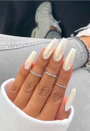 Aquí les dejamos unas cuantas ideas para todas las amigas que nos visitan. Pin De Silvana Gonzales Mego En Hair Disenos De Unas Blancas Unas De Gel Blancas Disenos De Unas