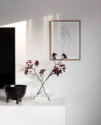 Nordicinterior Amandaxelssson Stillleben Dekoration Sideboard Ikea Weiss Minimalistisch Kunst Bild Rahmen Vase Zweig Deko Schale Dekoration Ikea Deko Deko