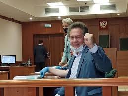 Николай платошкин ответил на вопросы граждан и не исключил возможность обвинительного приговора в отношении себя, хотя и заверил, что власти это ничуть не поможет.николай николаевич заявил, что. Ostorozhno Platoshkin Zakryvaetsya Milosti Emu Ne Hvatilo Mk