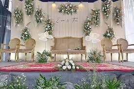 Tips dekorasi pernikahan minimalis modern klasik versi globaljayatenda com jual sarung kursi murah harga grosir. 70 Inspirasi Dekorasi Pelaminan Minimalis Modern Hingga Klasik Idewedding