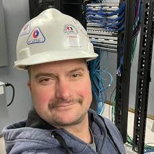 Mỗi lần cô ấy về cô ấy đều mong được lên hình tiêu đề và cô ấy thậm chí  không cố kiếm.