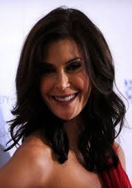 Her body (just her face, actually) is shown afterwards as he packs her body in a trunk. Teri Hatcher