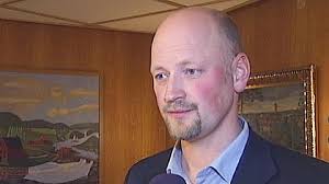 Centern ger starkt stöd till Bäckström