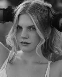 PHOTOSTORY: I Still Feel You Like the Thorn in My Side Model is Stephanie  Dorner