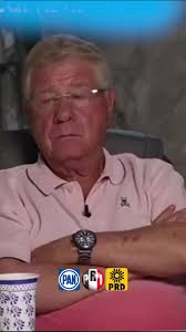 AMLO se burla de Enrique Krauze y la monarquía