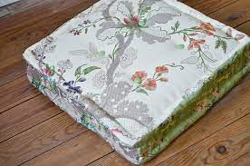 Un test a été effectué sur ce produit pour s'assurer qu'aucun fil ne se coupe s'il est tiré ou s'il reçoit une personne assez corpulente. Diy Coussin De Sol Matelasse Bohemian Society Girl