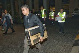 Dihoskan oleh wajah baru iaitu ajak & janna nick, melodi 2019 akan membawakan anda pelbagai beirita hiburan terkini, kisah & gosip selebriti malaysia serta. Polis Sahkan Serbu Kediaman Najib