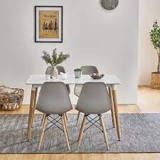 Inge Dining Table And Chairs Set With 4 Light Grey Chairs Decoracion De Interiores Minimalista Decoracion De Apartamentos Modernos Decoracion De Interiores