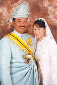 Ramai tak tahu!nasib bekas permaisuri agong tuanku siti aishah selepas kemangkātan sultan di usia 47 #tuankusitiaishah. Julita Aishah Abdul Latiff