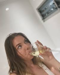 Chloe Ingram (@c_ingram_xox) • Instagram photos and videos