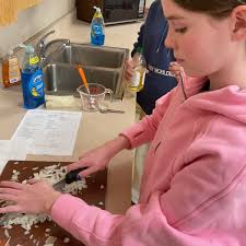 🍽️ Seventh grade is serving up knowledge! With Highland Middle School  teacher Robin VanDyke, students are becoming safety and sanitation experts,  each mastering a specific topic to present to their peers. Once