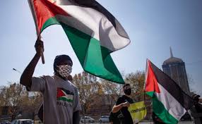 Una, en la actuación de madonna, y otra, con los representantes de islandia. Miles De Palestinos Protestan En Gaza Contra La Anexion Israeli