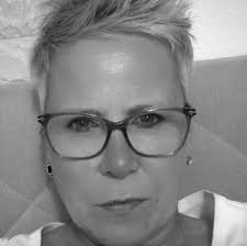 DANKE für eure vielen vielen wunderschönen Kommentare überall ! Das größte  Geschenk ist, wenn ich merke, dass wir uns über meine Musik verbinden, weil  wir ähnlich fühlen! Das macht mich sehr glücklich