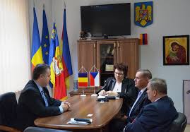 România albă is with octavian georgescu. Steagul Transilvaniei Arborat In Biroul VicepreÈ™edintelui Consiliului JudeÈ›an Cluj La Intalniri Oficiale Cu DelegaÈ›i StrÄƒini Nu Este Nimic Ilegal Care Este Problema Www Actualdecluj Ro