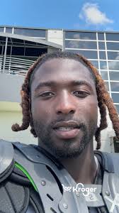 Blind ranking fruits from Kroger with Tyjae Spears