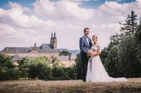 Das wunderschöne gebäude oberhalb von bad staffelstein am rande des gottesgarten wurde im stimmungsvollen licht der abendsonne eingefangen. Kissweddings Vera Und Christian Hochzeitsfotograf Kloster Banz Bad Staffelstein