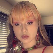 Caroline Landis's Instagram, Twitter & Facebook