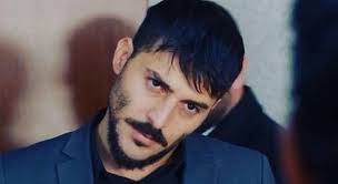 Çukur, çarpıcı hikayesi ve usta oyuncu kadrosuyla her pazartesi, show tv'de ekrana geliyor. Cukur Kemal Kimdir Gercek Adi Ne Dizicenter