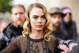 7 июня 2021, 17:44:44 utc 2 недели назад. Cara Delevingne Dyes Hair Brown See Photo
