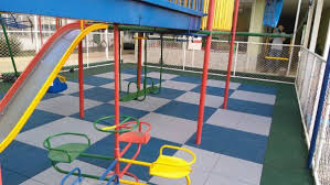 Produto ideal para áreas internas e externas por possuir características antiderrapantes e amortecedoras de impacto. Piso De Borracha Playground 25mm