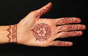 Termasuk henna yang di aplikasikan pada telapak tangan dengan berbagai desain dan ilustrasi. Contoh Henna Simple Telapak Tangan Materi Pelajaran 10