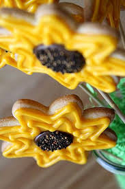 A Cup Of Sugar A Pinch Of Salt Sunflower Sugar Cookies Sugar Cookies Decorated Biscuit Bar Cookie Decorating