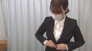 リクルートスーツの下は離れ乳だった健診着替え盗撮 | 素人コレクション