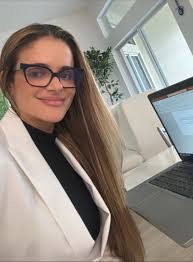 Alex Wallen's Instagram, Twitter & Facebook