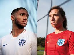 Nike shirt heren nike shirt heeft korte mouwen en een contrasterende kraag met three lions details finished met een nike swoosh logo en het legendarische england wapen op de voorkant Nike Reveals England 2018 Football Kit With Custom Type And Classic Icons