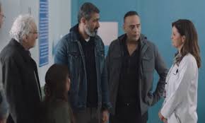 في حي شعبي في مصر، يعيش رجل عائلة يدعى جلال حياة هادئة نسبيا إلى أن يهز حدث يمس ابنته شهد كيانه ويفقد أسرته استقرارها. Folx Zmxlvx9km