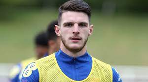 If you're going to go for bright red lips, tone down the eyes! Declan Rice Zyupujpe3fimom