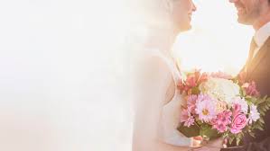 Vom Namen Bis Zur Rente Was Sich Nach Der Hochzeit Alles Andert Deutsche Anwaltauskunft