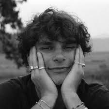 𝐄𝐭𝐡𝐚𝐧 𝐑𝐨𝐞 (@ethanroe_) • Instagram photos and videos