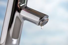 Das stete tropfen eines undichten wasserhahns ist nicht nur nervenzehrend, sondern verschwendet auch die wertvolle ressource trinkwasser. Tropfender Wasserhahn Erste Hilfe Reparatur Heimwerkertricks Net
