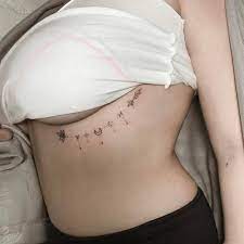 Ver más ideas sobre tatuajes, disenos de unas, tatuajes de arte corporal. Lo Que Necesitas Saber Sobre Los Tatuajes Bajo El Pecho