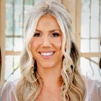 Nicole Thibodeaux's Instagram, Twitter & Facebook