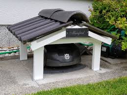 Ein Kunde Hat Seinem Automower Eine Echte Ziegeldach Garage Gegonnt Mahroboter Garage Selber Bauen Garage Selber Bauen Garage Mahroboter